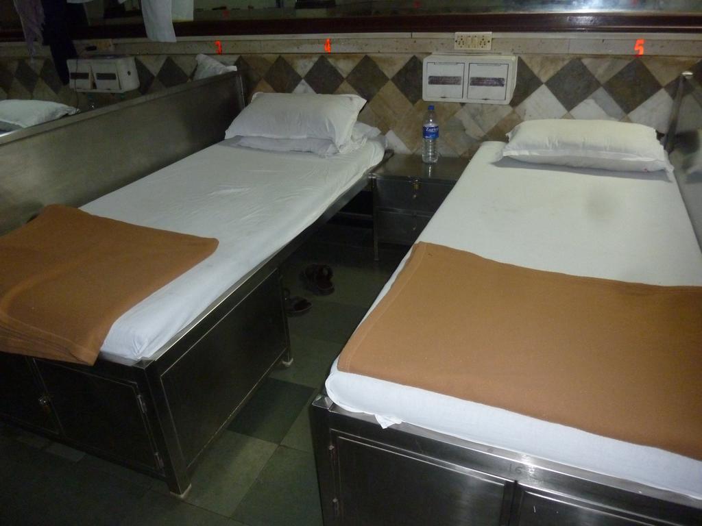 Yadgar Guest House Mumbai Eksteriør bilde