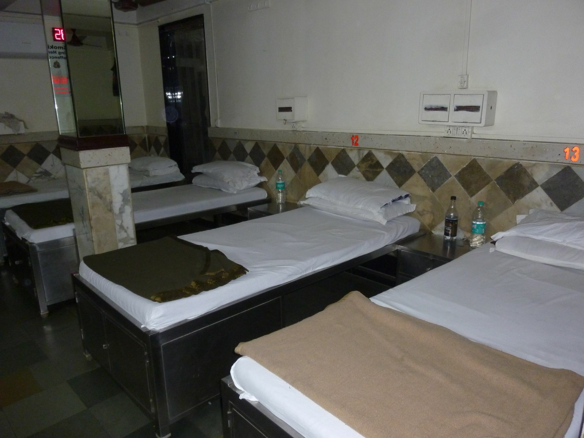 Yadgar Guest House Mumbai Eksteriør bilde
